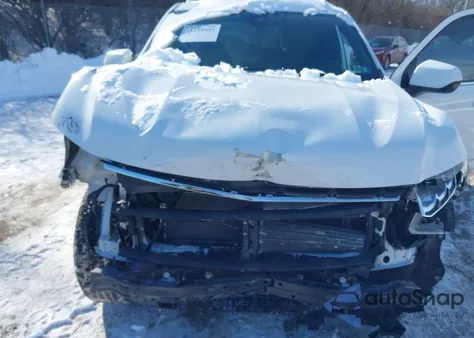 2021 Chevrolet Suburban 4Wd Lt z USA, uszkodzony, nr VIN 1GNSKCKD3MR356293